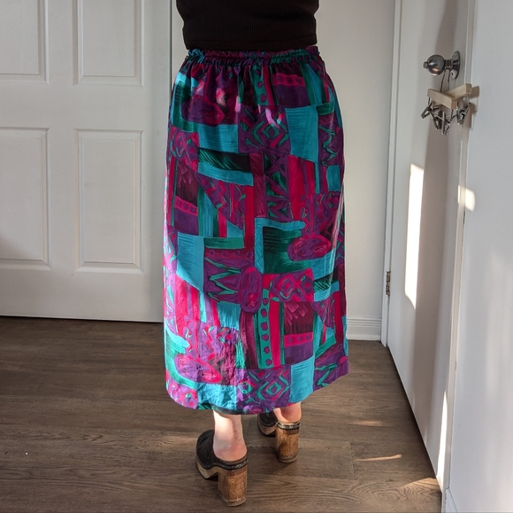 80's Geometric Midi Skirt with Buttons - Picture 5 of 6